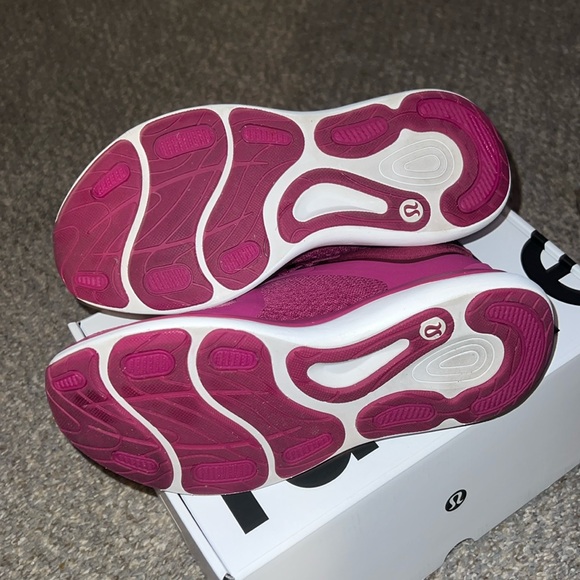 Lululemon chargefeel sneakers. 6 - Picture 7 of 8